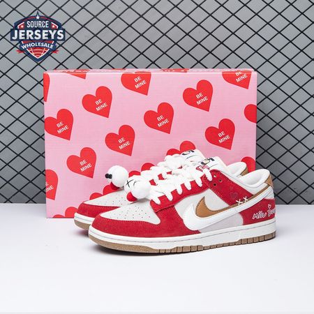 Nike Dunk Low SE Merry Christmas DO9457-112 Unisex