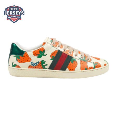 GUCCI ACE LEATHER SNEAKER WITH GUCCI STRAWBERRY PRINT - GC10